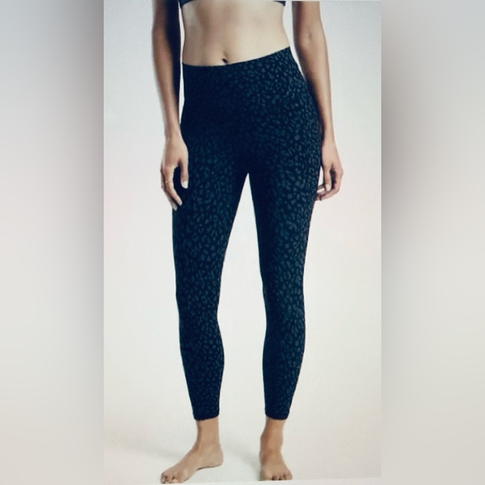 Athleta Salutation ll stash pocket leggings